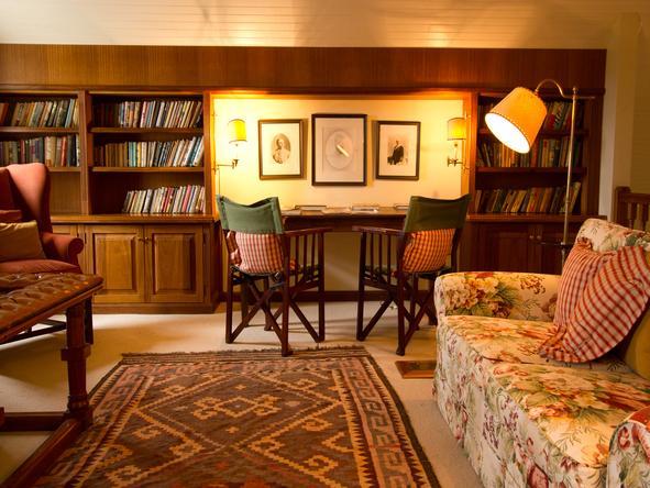 River Bend Country Lodge- Library 